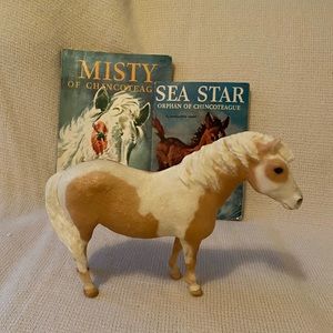 Vintage Misty of Chincoteague & Sea Star Children’s books &Misty Breyer Horse